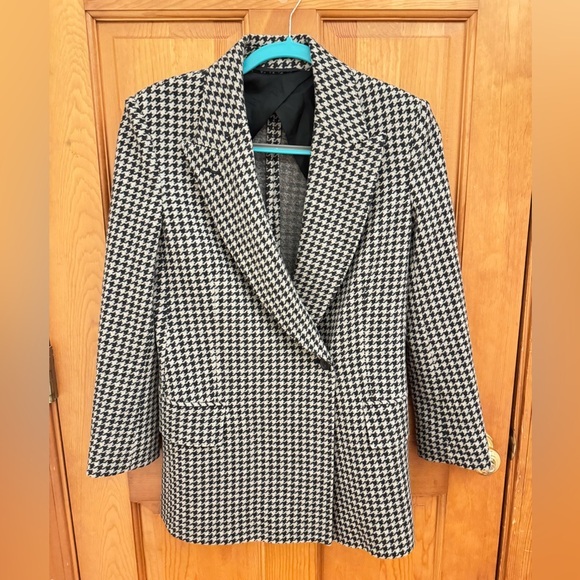 MaxMara Jackets & Blazers - Max Mara 100% Pure New Wool Houndtooth Blazer, Small, made in Italy